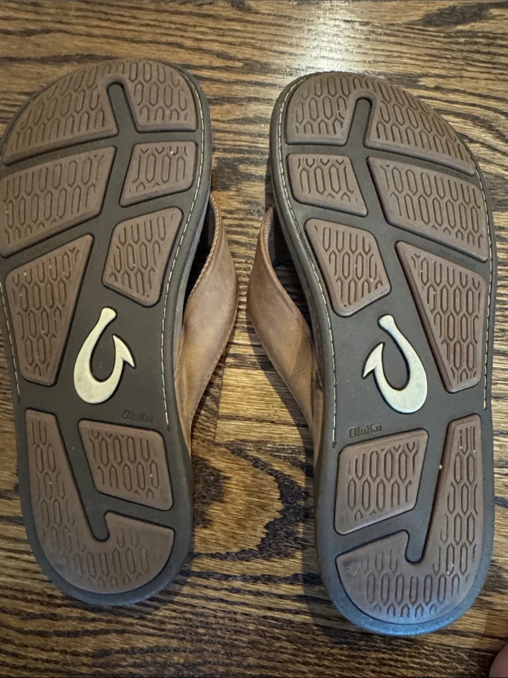 Men's OluKai Brown Leather Thong Sandals - Casual Slip-On Comfort